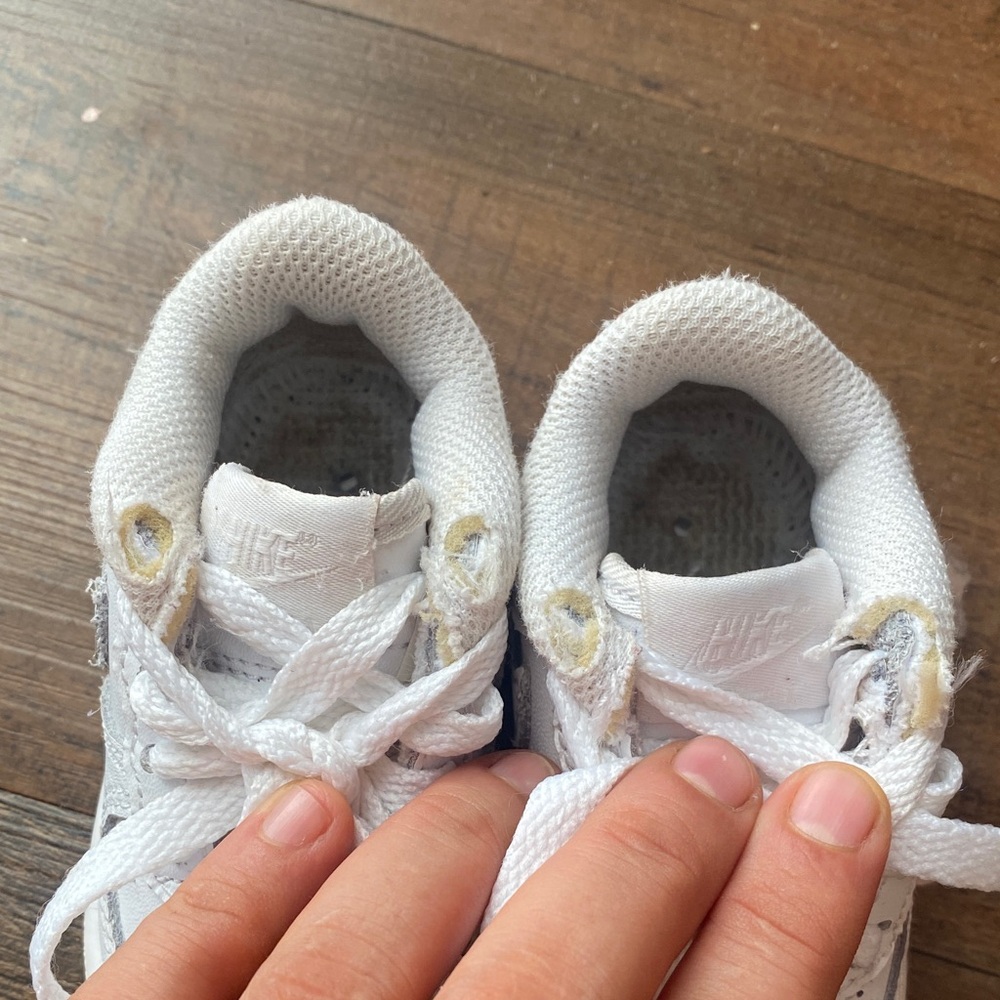 Bundle Nike and Crocs Kids' Blue Clogs and White Sneakers - Picture 14 of 16